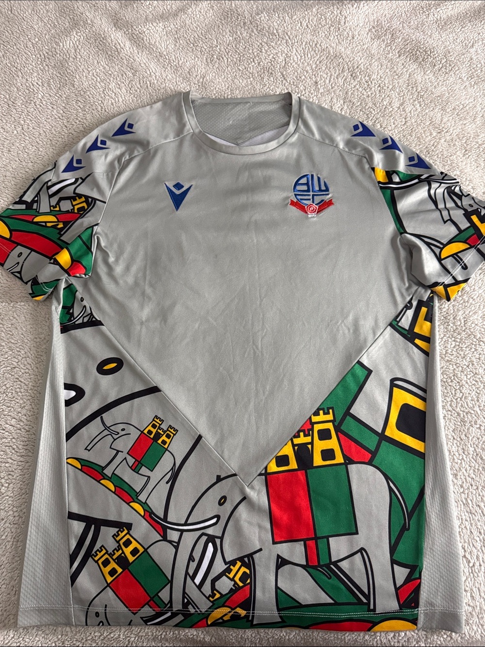 Bolton Wanderers 🏴󠁧󠁢󠁥󠁮󠁧󠁿 Macron Pre-Match Training Jersey